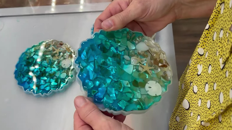 DIY resin coaster seashell 