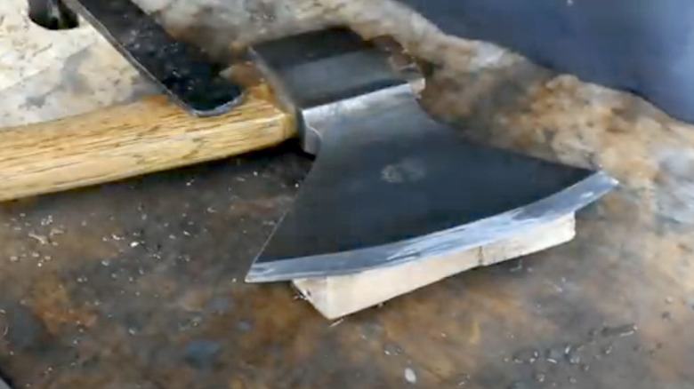 hand sharpening a hewing hatchet