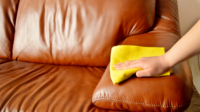 hand cleaning leather couch 