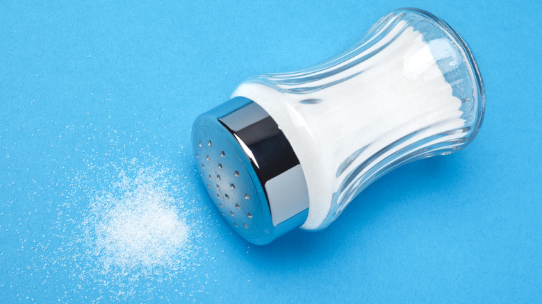 Salt shaker with spilled salt 