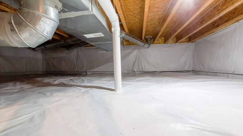 Encapsulated crawl space under a house