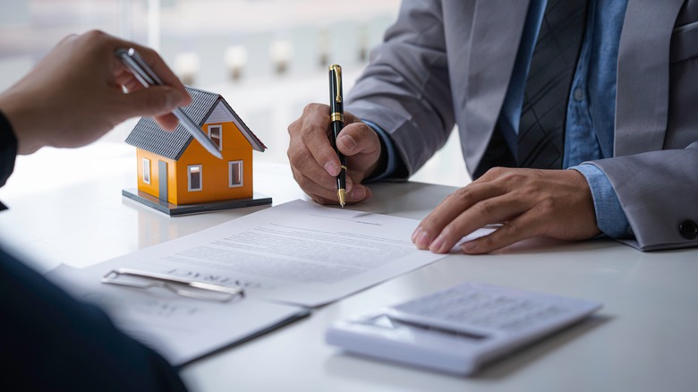 People signing home contract