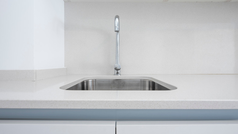 single-bowl sink