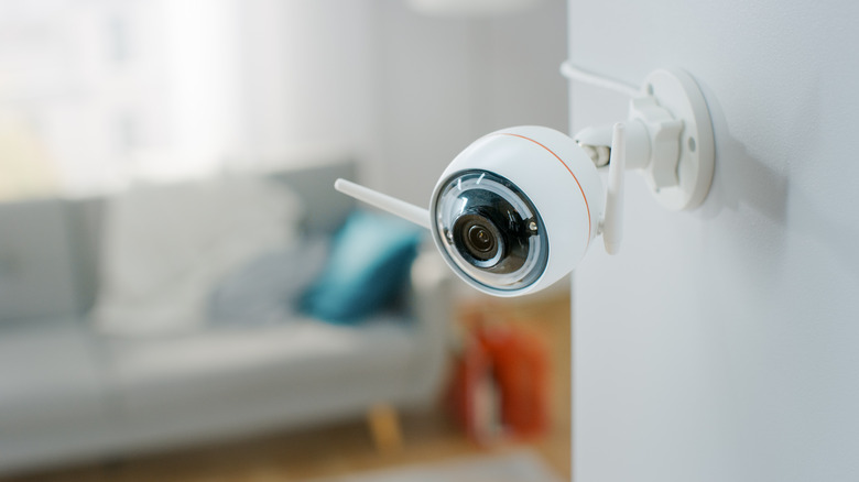 wall mounted indoor camera 