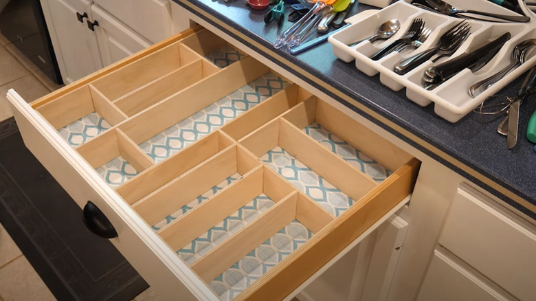kitchen drawer with dividers