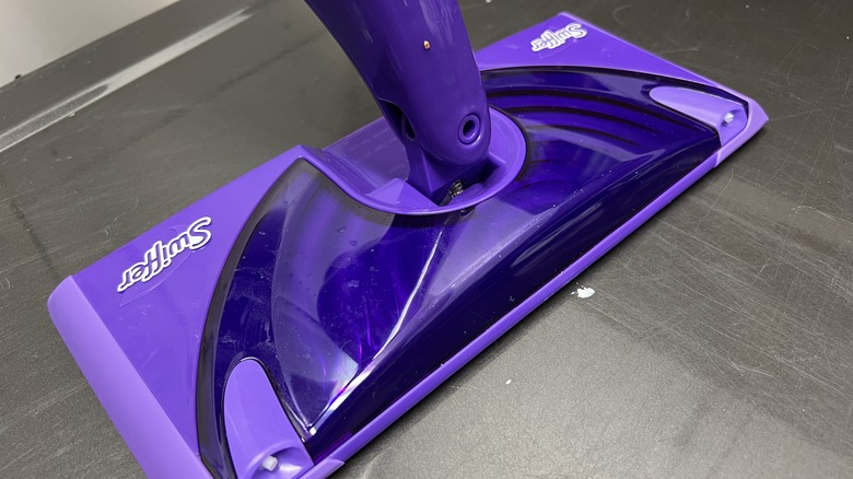 close up of swiffer wetjet