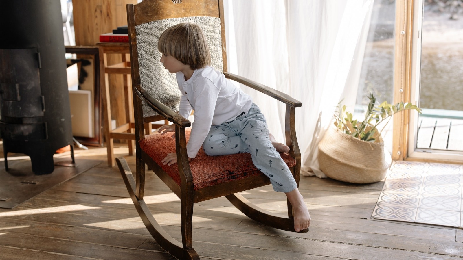 Glider chair leans online forward