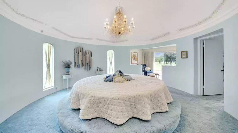Round room with round bed