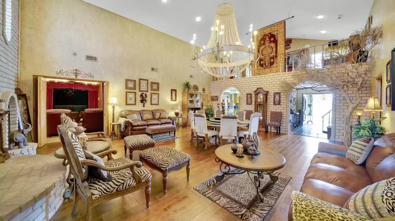 Gaudy western style living room