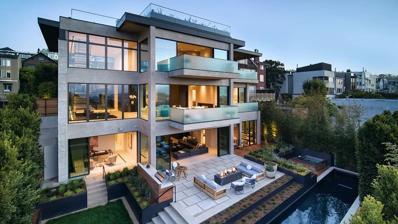 Backyard of San Francisco mansion