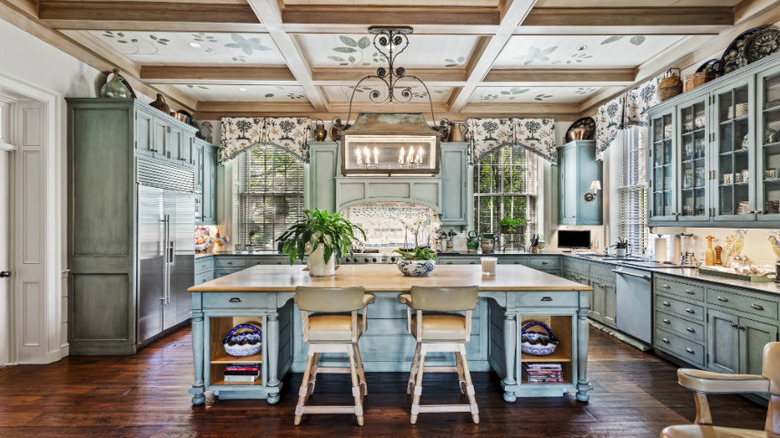 french country kitchen