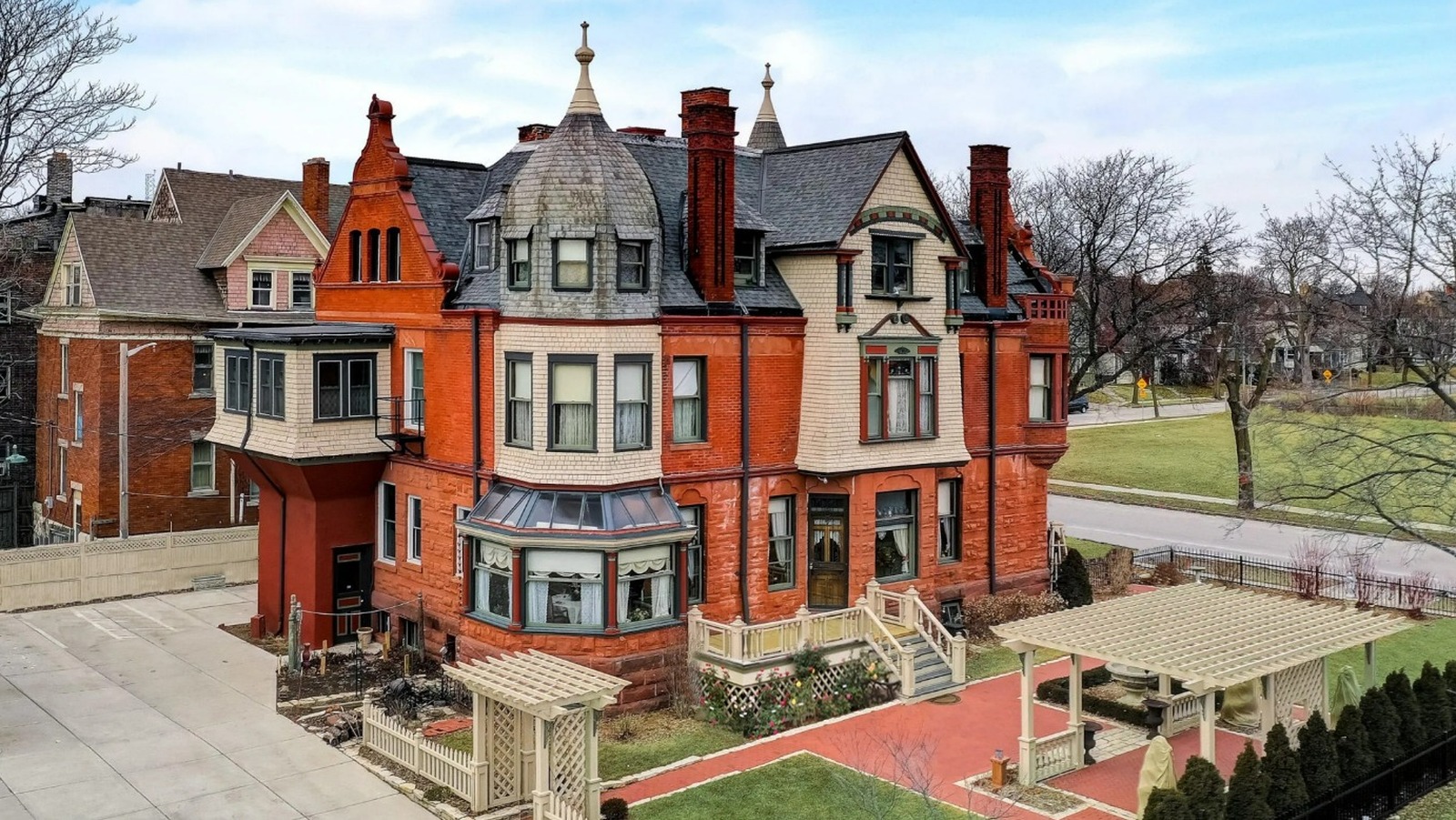 Step Inside This Gorgeous Wisconsin Bed And Breakfast That's Selling ...