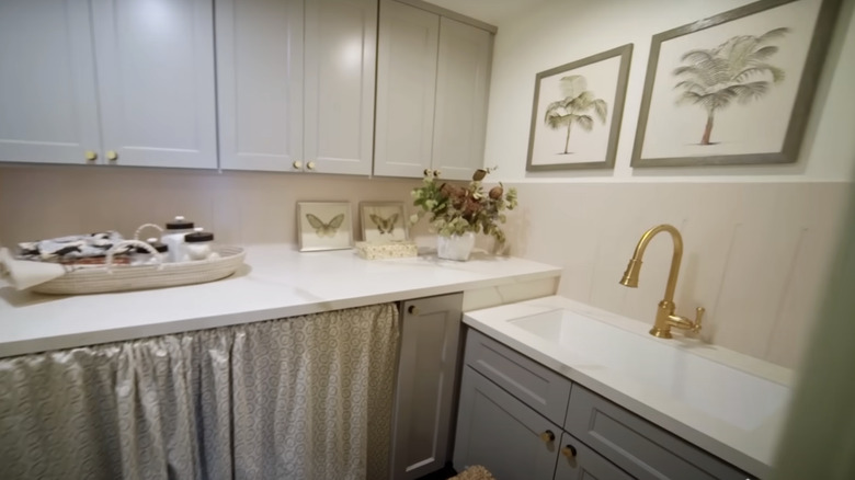 small laundry room design