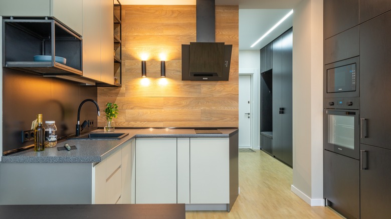 Streamlined wall oven in updated kitchen