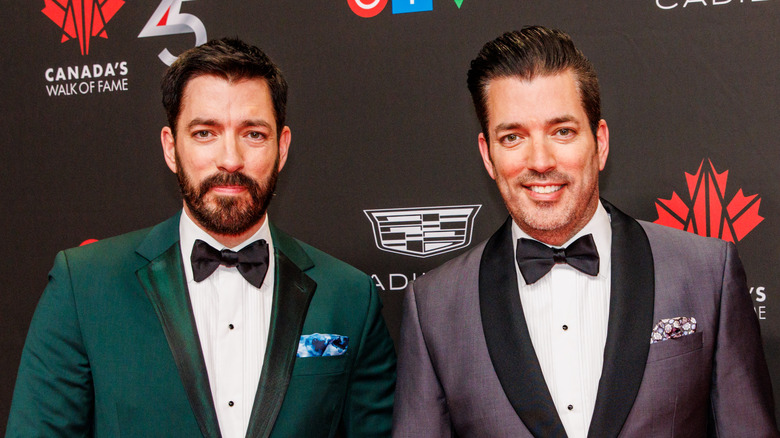 Drew and Jonathan Scott smiling