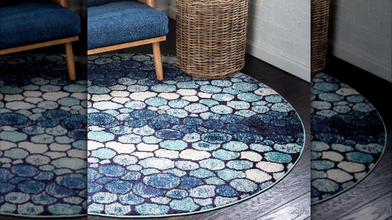 blue round shag rug