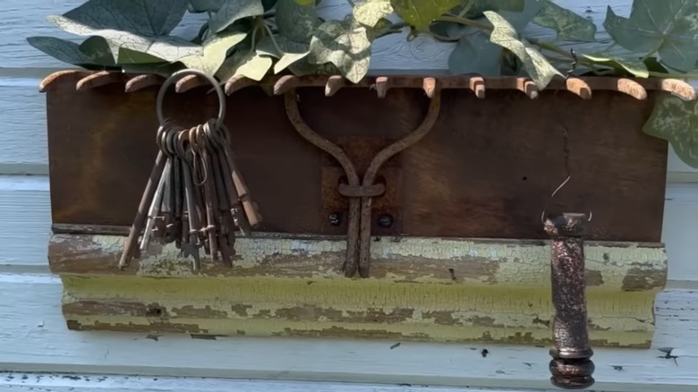 mounted rusted rake holding keys