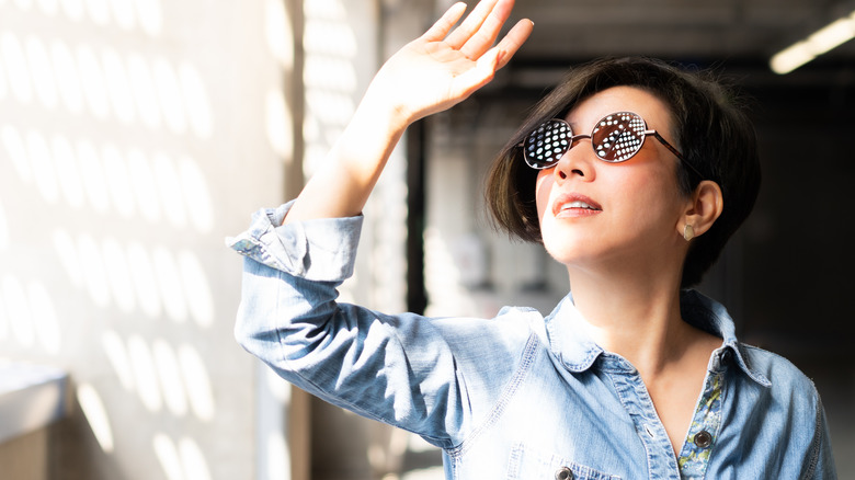 woman wearing sunglasses with glare