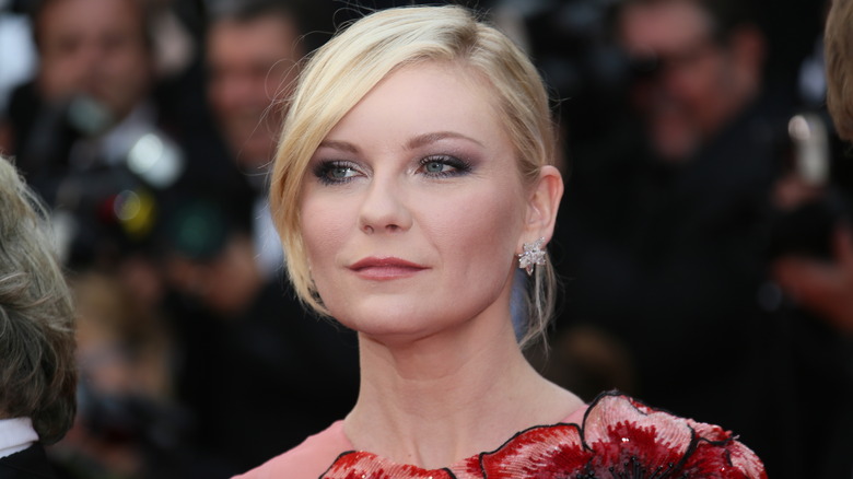 kirsten dunst on red carpet