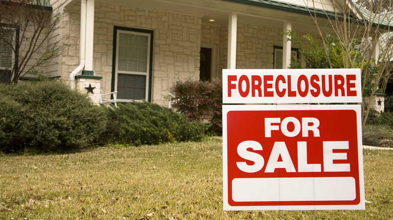 home foreclosure for sale sign