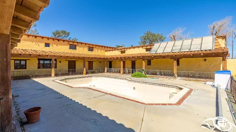 empty pool in backyard 