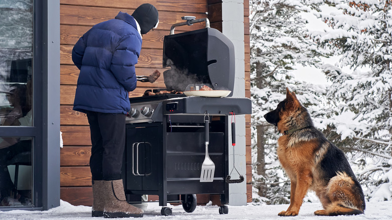 Barbecue cooking in the winter