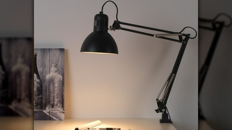 Black hinged desk lamp