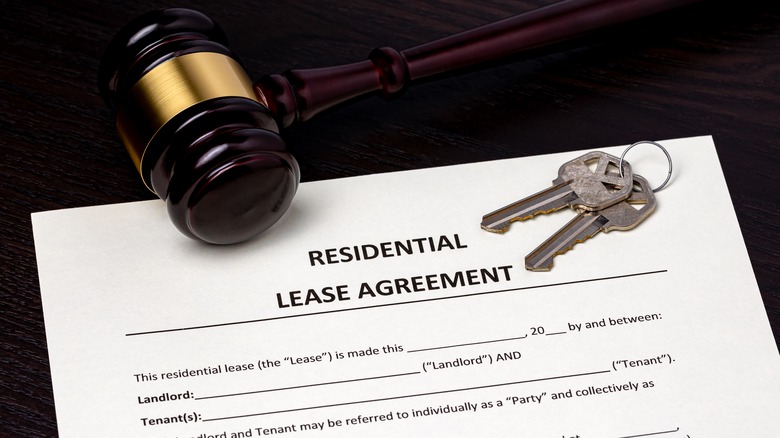 Residential lease agreement with keys