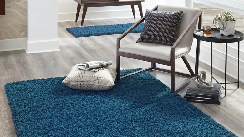 thick blue rug with chair