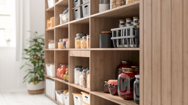 organized pantry shelves