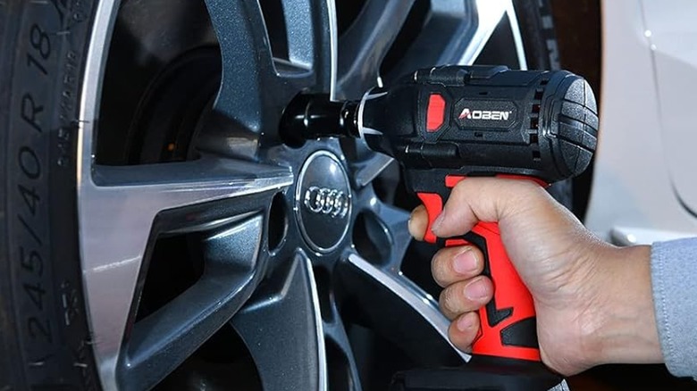 tightening tire bolt with impact driver