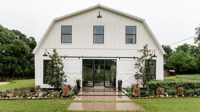 barn house from fixer upper