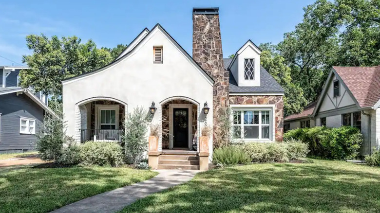 giraffe house from fixer upper 