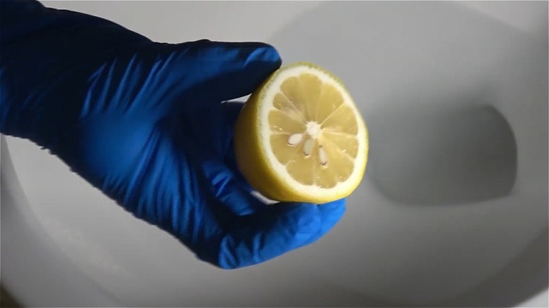 using lemon in toilet