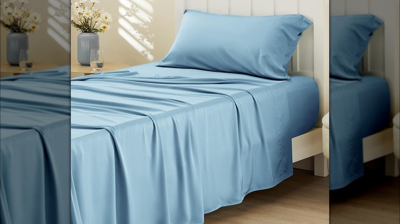 Icy blue cooling sheet set