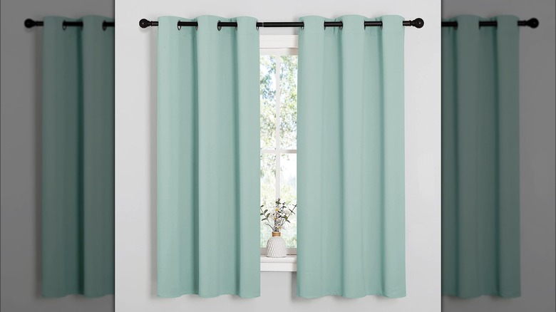 Thermal light-blocking curtains