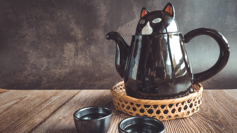 black cat ceramic teapot