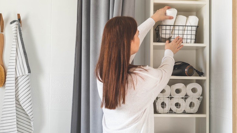 tall shelf unit in bathroom