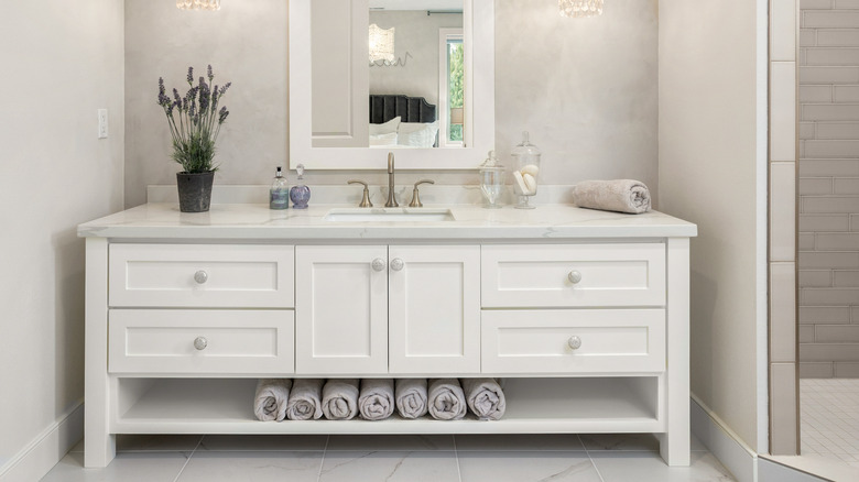 White cabinet vanity in bathroom