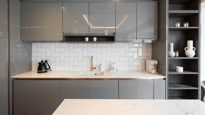 glossy tile backsplash in kitchen