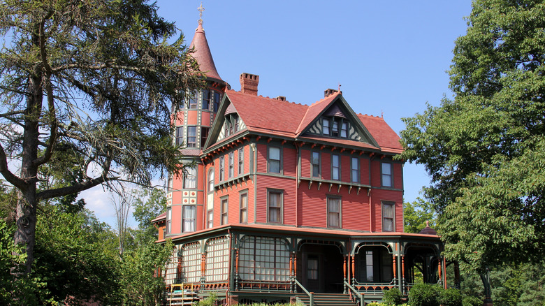 Exterior of Queen Anne home