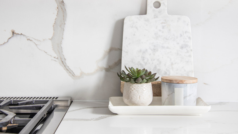 white quartz countertop 