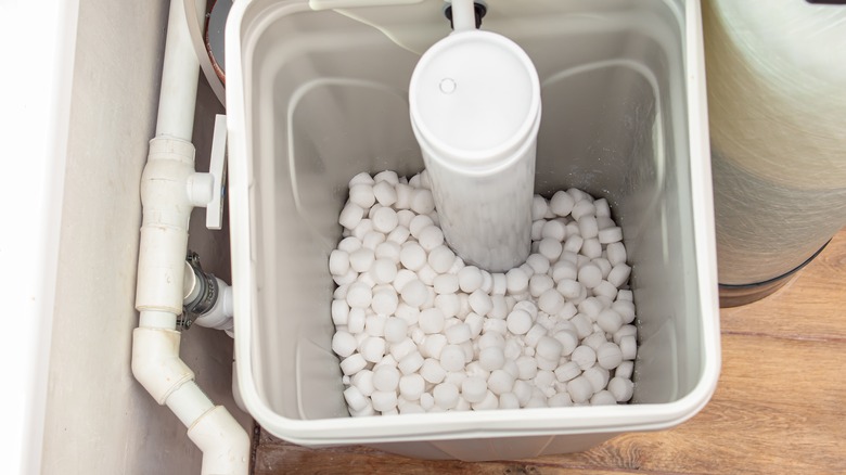 water softener with salt pellets