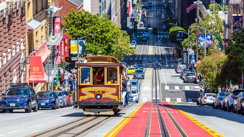 A San Francisco cable car