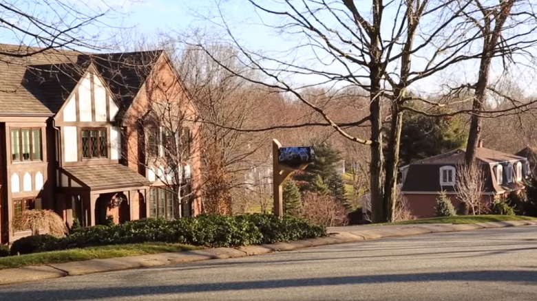 Upper St Clair front yards