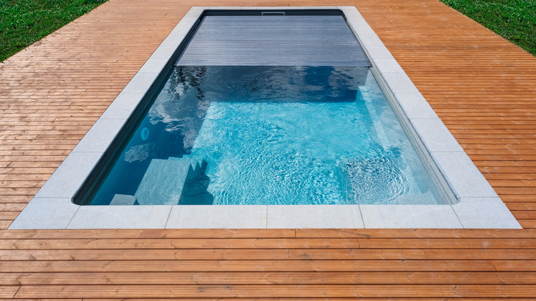 plunge pool in city yard