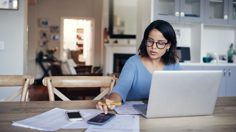 woman crunching numbers