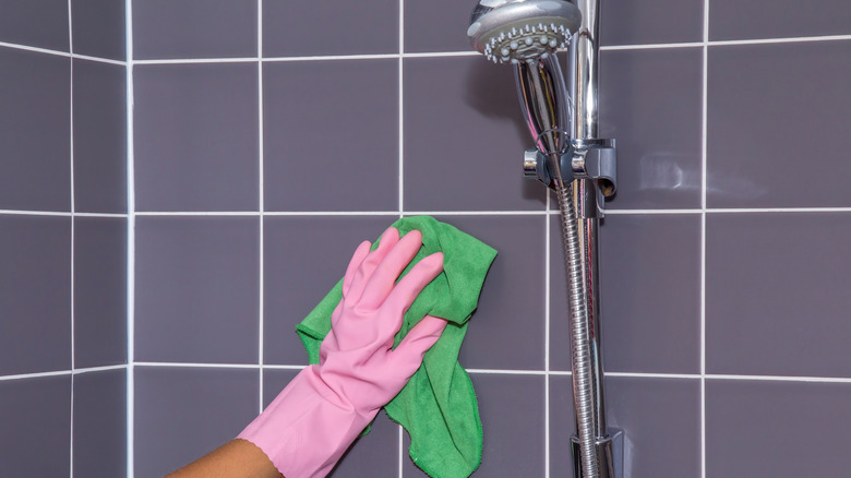 cleaning dirty shower tiles