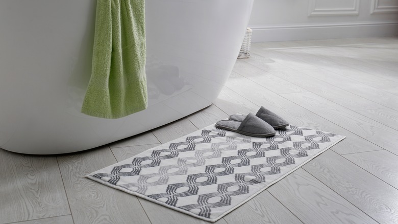 gray bathroom rug