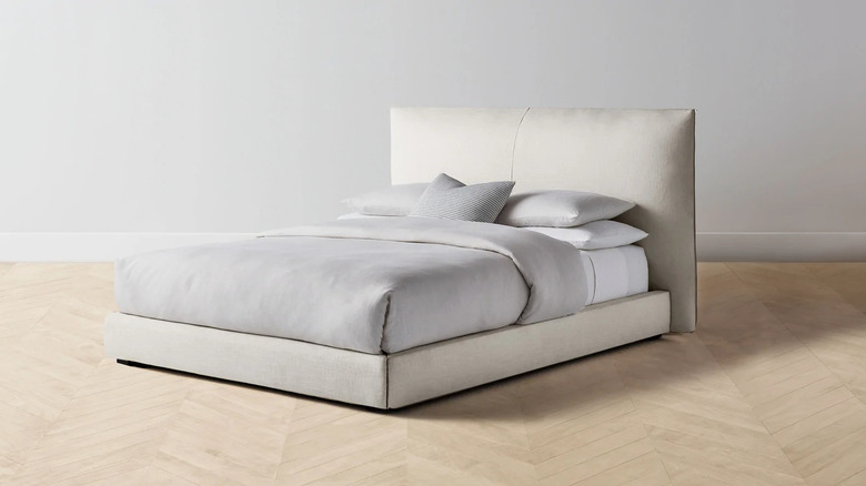 Gray and white bed 